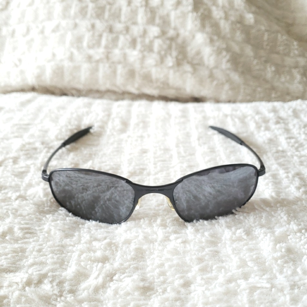 ⚫ Vintage Oakley Sunglasses (Soft Carrying/Polishing Cloth/Case)